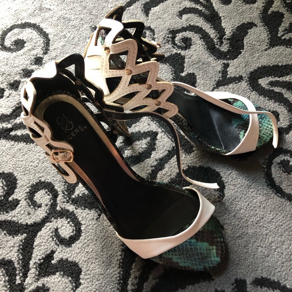 Shoedazzle scene white and green 8.5 US casual 3 inch strap heels - Picture 2 of 6